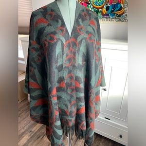 Women’s Reversible Multi-color Cape.